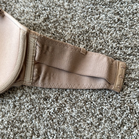 Victorias Secret, Body By Victoria Strapless Bra - Picture 7 of 7